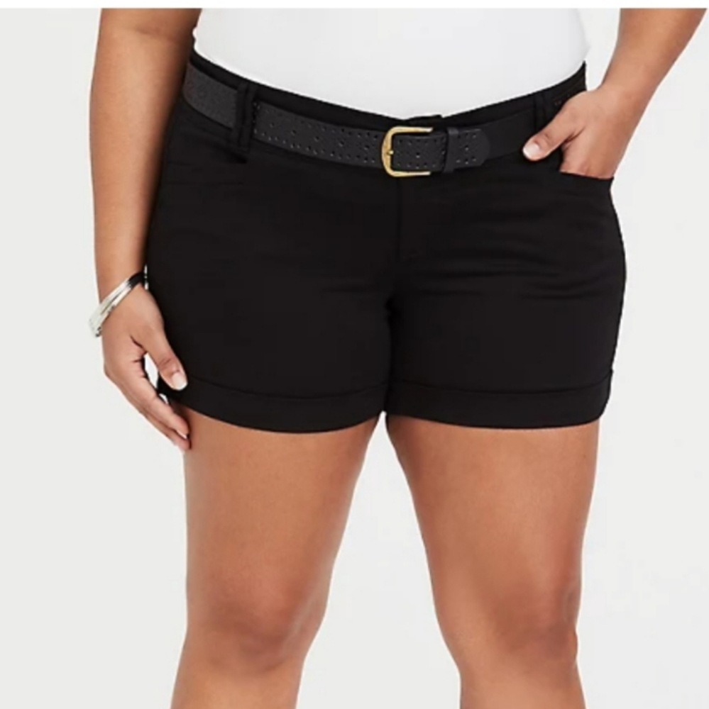 Torrid, size 26, stretch cuffed shorts,  black.
